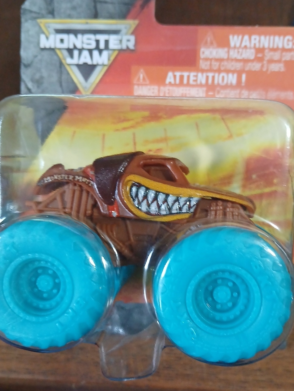 Monster Mutt ..Monster Jam Truck - Brown Body with Blue Wheels 1/72